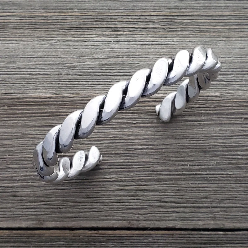 Elaine Tahe Sterling Silver Navajo Flat Twist 8.5mm Bracelet